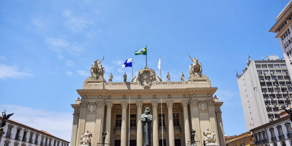 Alerj aprova projeto de banheiros neutros para pessoas trans no RJ