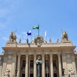 Alerj aprova projeto de banheiros neutros para pessoas trans no RJ