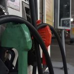 Governo anuncia subvenção de R$ 0,44 na gasolina para conter alta de preços