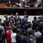 Câmara aprova PEC que acaba com a escala 6×1 e reduz jornada de trabalho