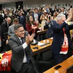 Câmara aprova PEC que extingue a jornada de trabalho 6X1 e reduz carga horária