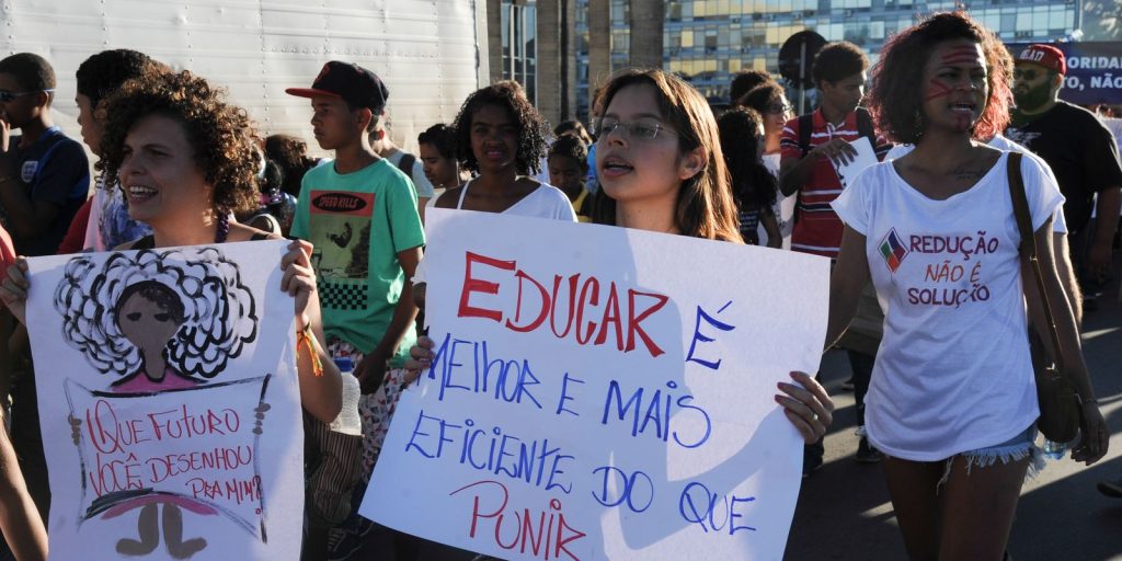 CCJ adia mais uma vez análise de PEC sobre maioridade penal no Brasil