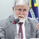 Celso Amorim critica classificação de narcotraficantes como terroristas pelos EUA