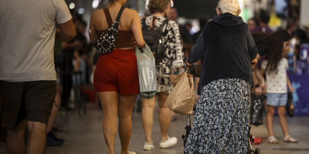Defeitos em calçadas geram medo de queda em 42% dos idosos em áreas urbanas