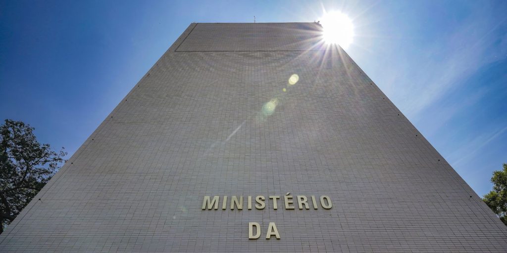 Defesa e Cidades são os mais afetados por bloqueios no Orçamento de 2026