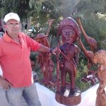 Artesão de Canindé Reginaldo Mendonça  é a principal atração da 10º Feirão de Artesanato na sede da Codevasf.