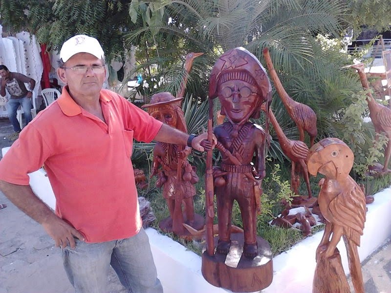 Artesão de Canindé Reginaldo Mendonça é a principal atração da 10º Feirão de Artesanato na sede da Codevasf.