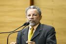 Gualberto defende aliados políticos contra ataques de Bezerra na AL