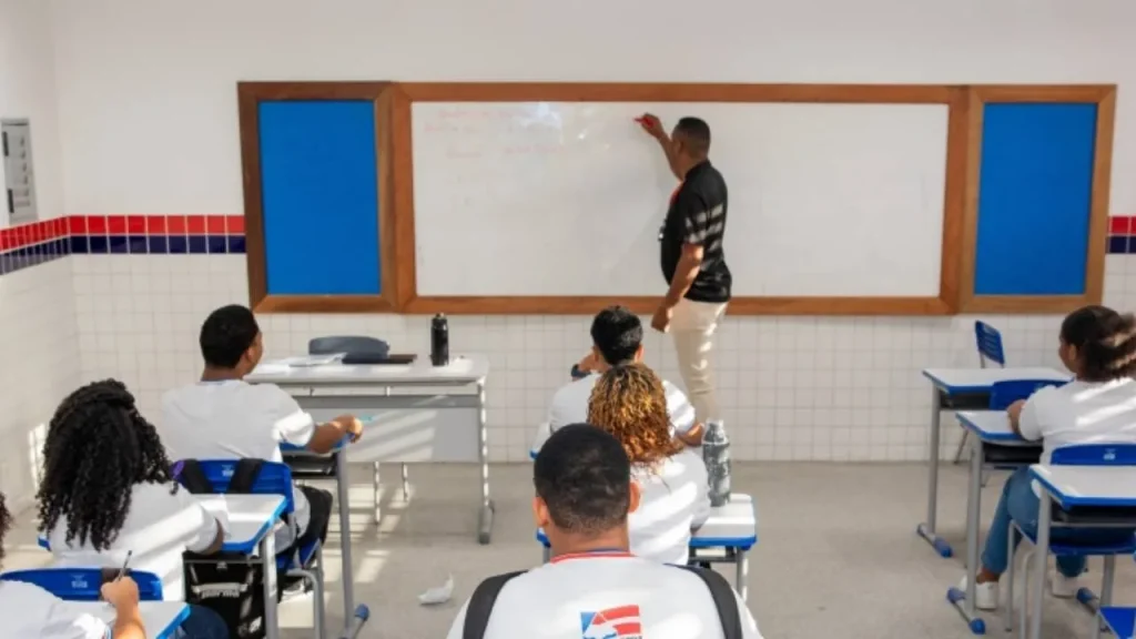 SEC divulga lista de professores e coordenadores promovidos na carreira