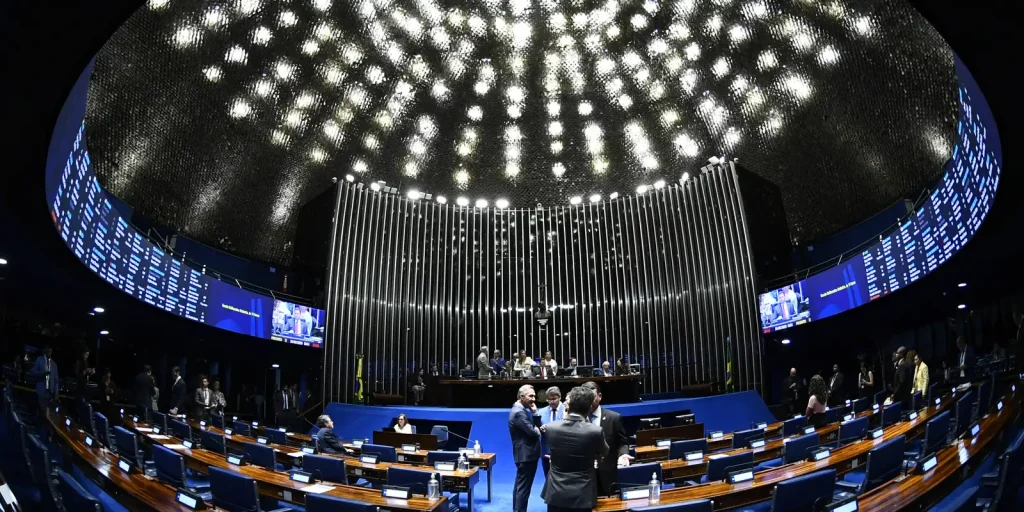 Senado aprova projeto que facilita primeiro emprego para jovens brasileiros
