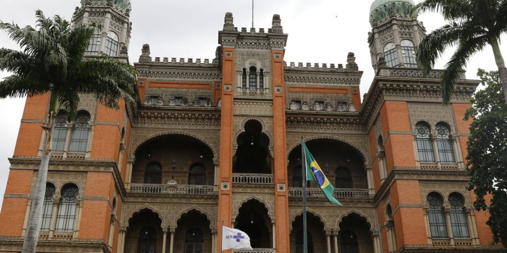 Viajante belga apresenta sintomas de malária e é monitorado por suspeita de ebola no Rio