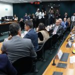 Votação da PEC que acaba com escala 6X1 é adiada por pedido de vista