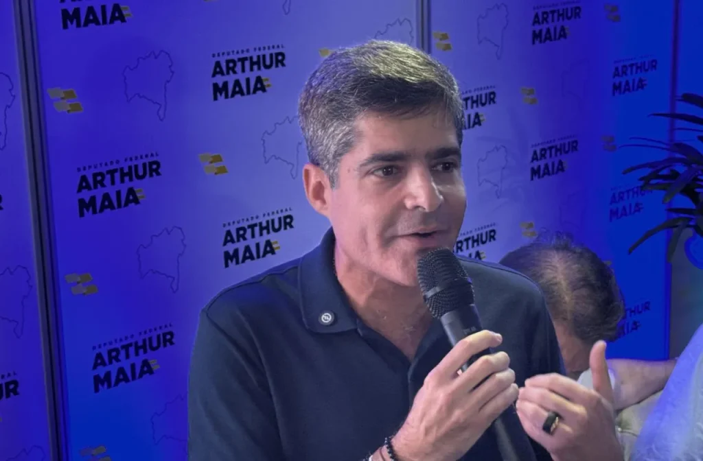 Aeronave com políticos baianos cai de altitude após despressurização em voo