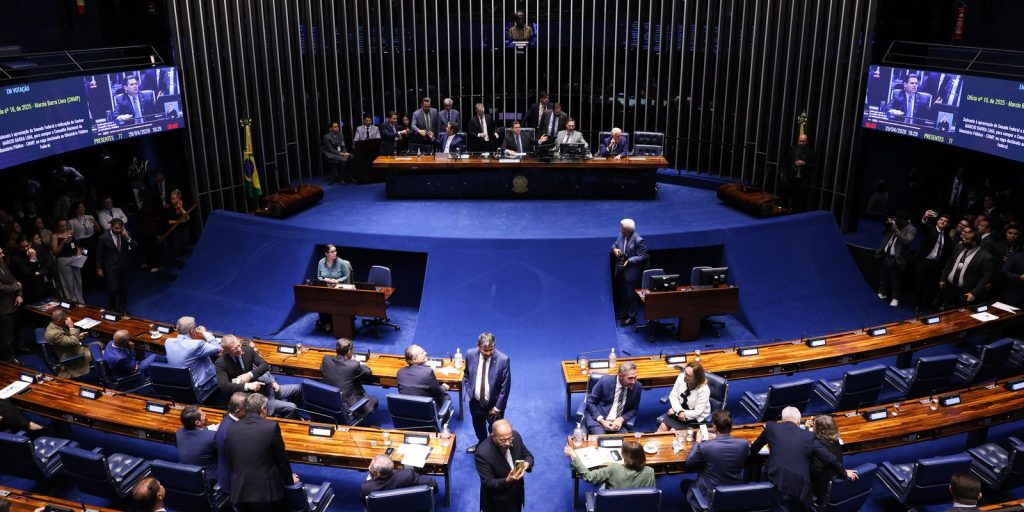 Alcolumbre bloqueia PEC do fim da escala 6×1 no Senado