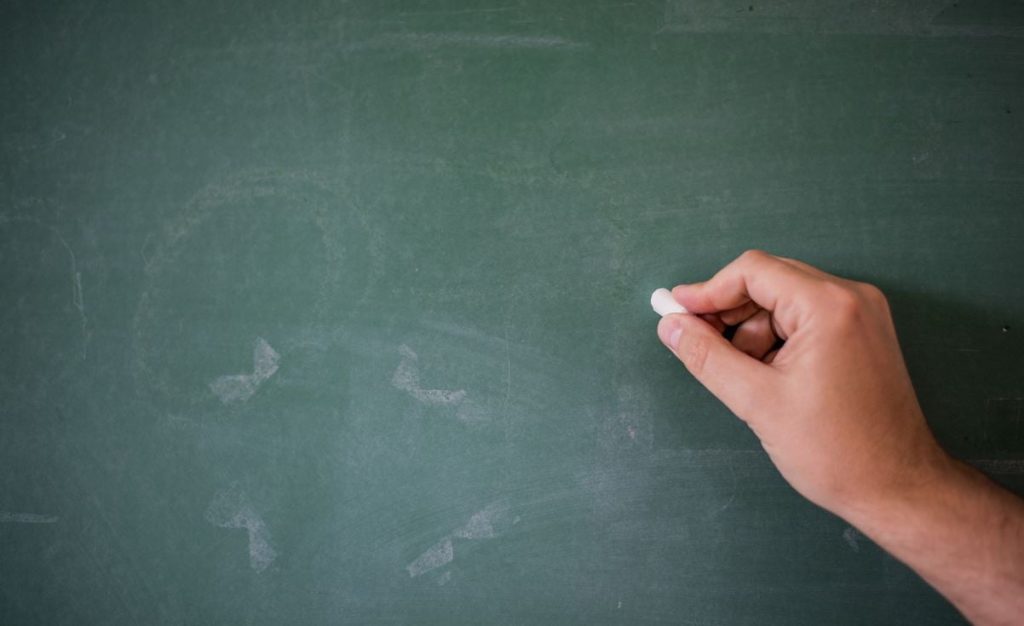 Bahia paga precatório do Fundef e abono de até R$ 1,4 mil a educadores