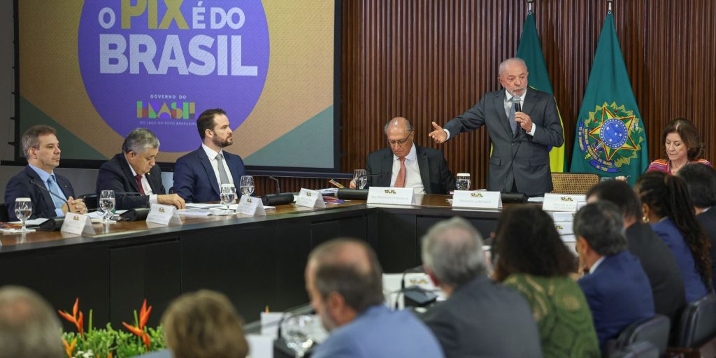 Brasil busca novos parceiros comerciais para mitigar impactos de taxas dos EUA