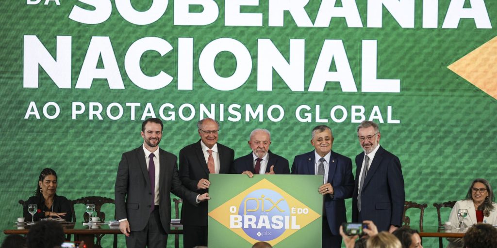 Brasil reage a tarifas dos EUA e defende soberania econômica e o Pix