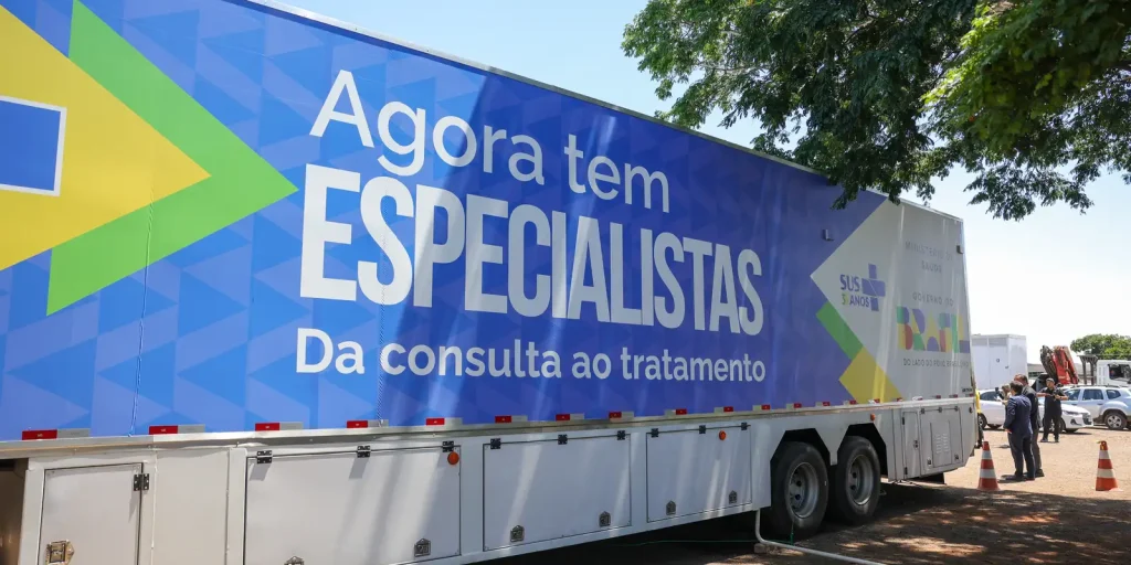 Carreta leva exames gratuitos de câncer feminino pelo SUS