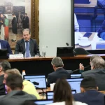 CCJ aprova redução da maioridade penal para 16 anos; votação avança