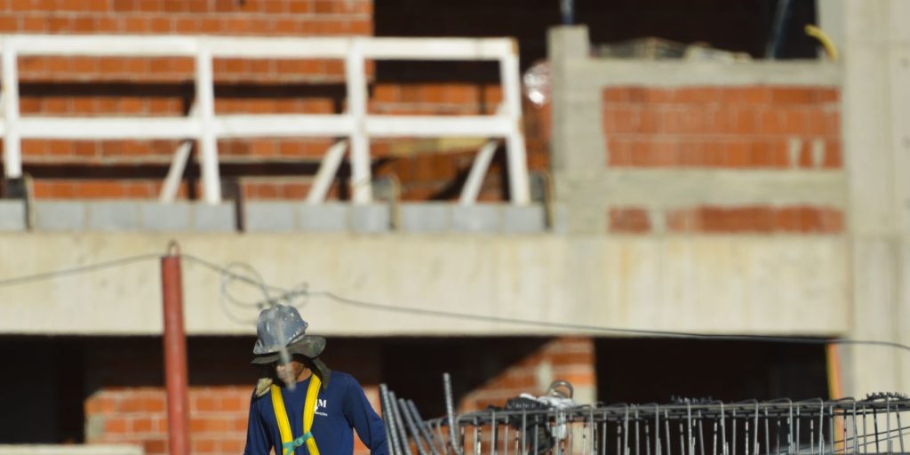 Construção civil emprega 2,5 milhões e injeta R$ 95,6 bi na economia