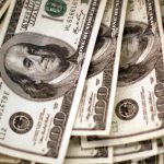 Dólar atinge R$ 5,18, maior valor desde março, e bolsa sobe 0,5%