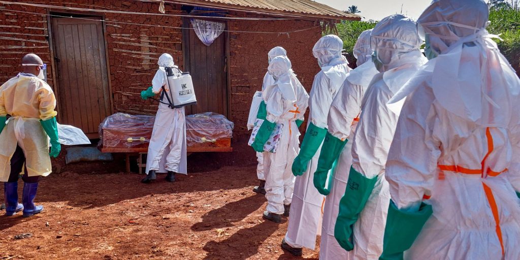 Ebola avança no Congo: 71 casos em 24h e risco de expansão global
