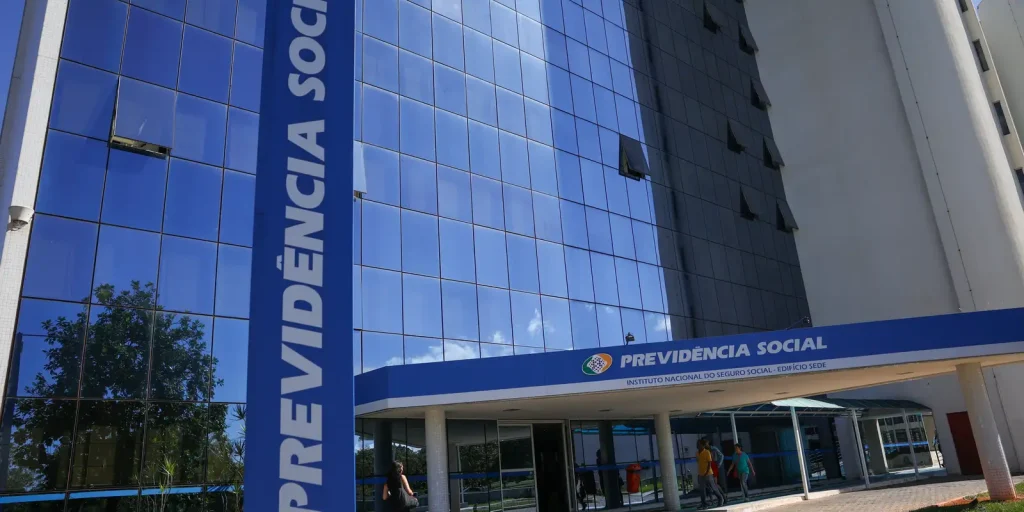 Fila do INSS chega ao menor nível em 21 meses com 1,8 milhão de pedidos