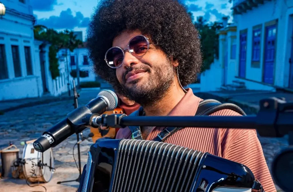 Flávio José cancela show e Mestrinho assume palco do Arraiá da Conquista