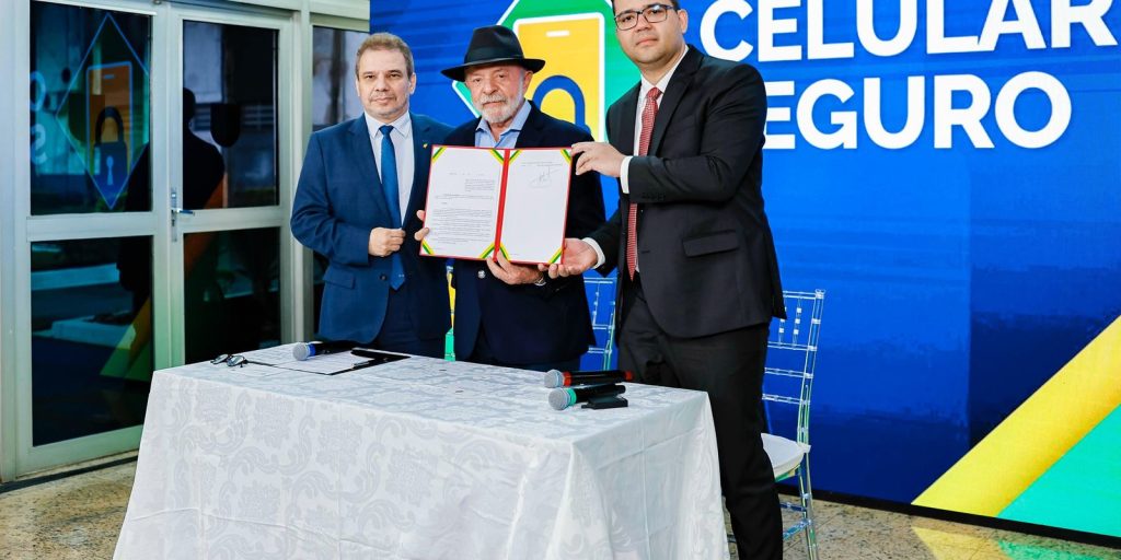 Governo cria plataforma para combater roubos de celulares no Brasil