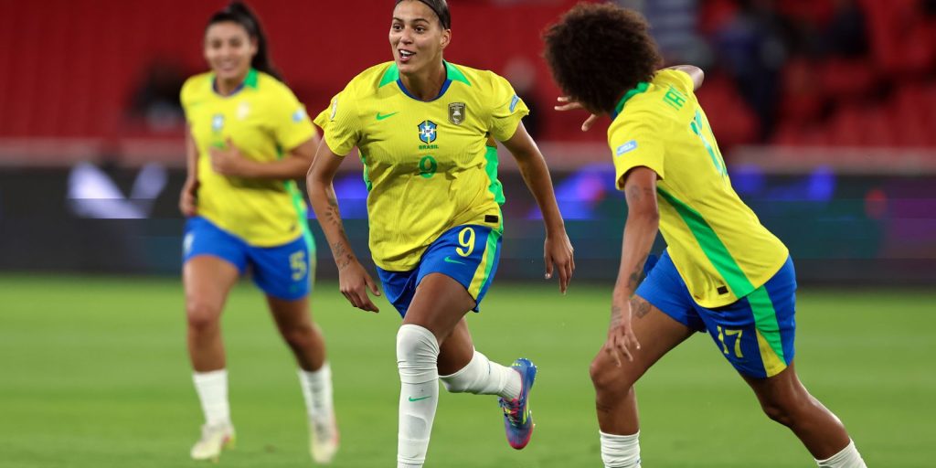 Governo Federal isenta de ISS atividades ligadas à Copa do Mundo Feminina de 2027