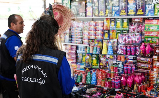 Procon fiscaliza barracas de fogos em Aracaju e aprova todas as 13 pontos vistoriados