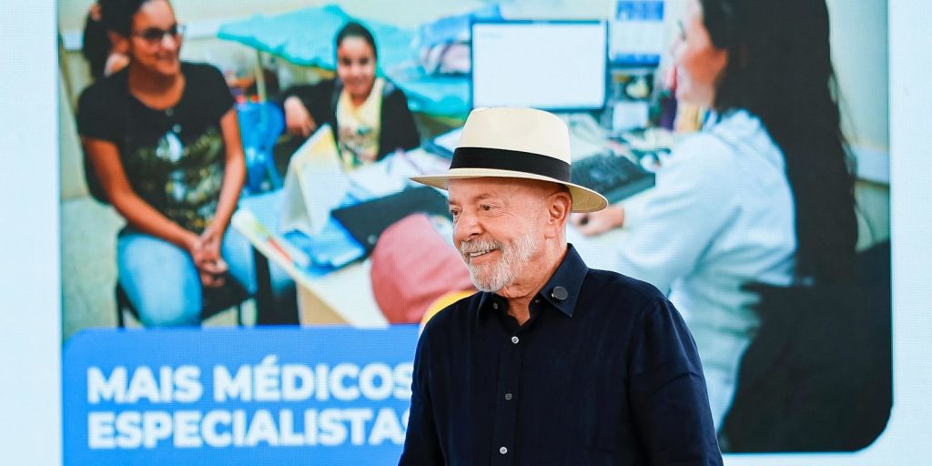 Lula acusa Flávio Bolsonaro por interferência dos EUA no Pix e taxação