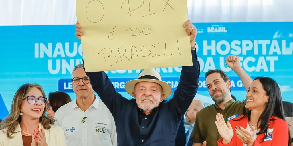 Lula defende Pix e critica ataque dos EUA ao sistema de pagamento brasileiro