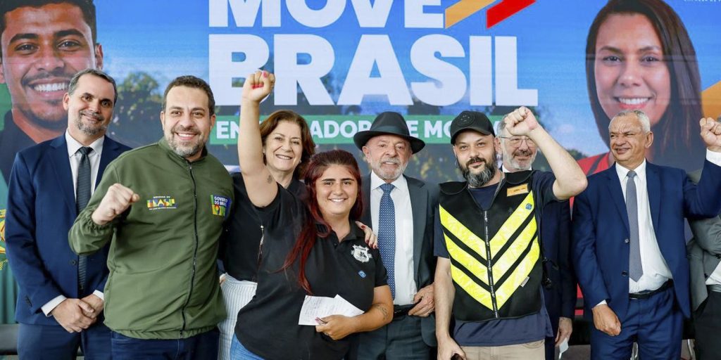 Lula lança crédito para mototaxistas e entregadores de app no país