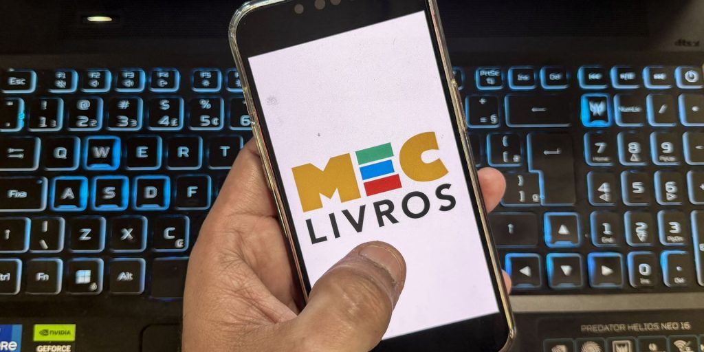 MEC Livros amplia acervo com 7,8 mil obras em inglês e espanhol