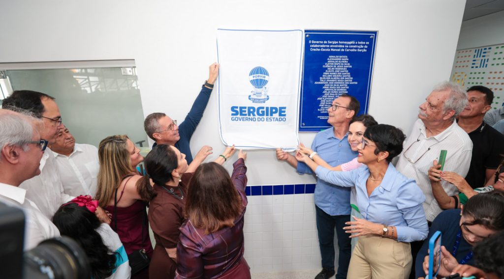 Mitidieri entrega escola modernizada e creche-escola Ameei em Aracaju