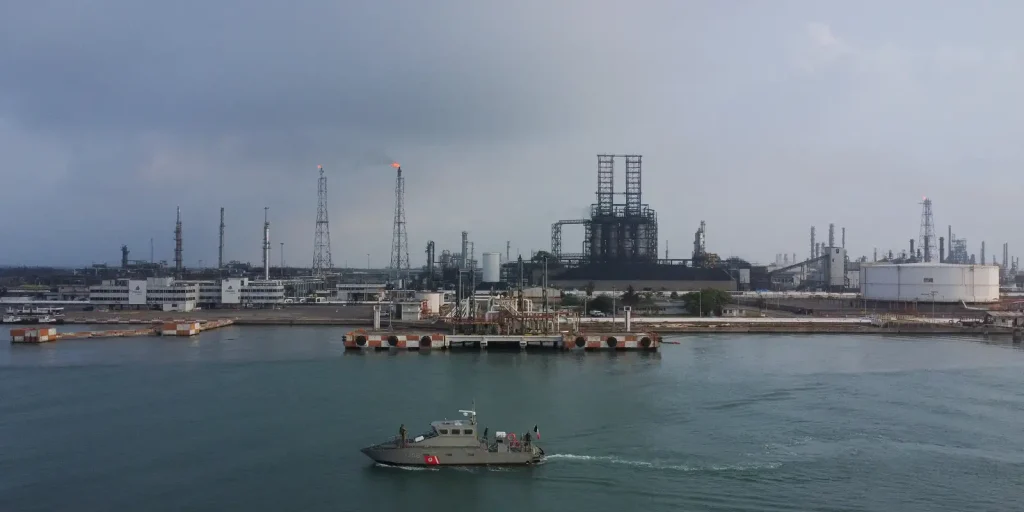 Petrobras e Pemex firmam parceria para exploração de petróleo no Golfo do México
