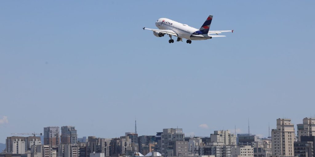 Petrobras reduz preço do querosene de aviação em 14,2% a partir de junho