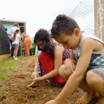 Projeto leva aulas para quintais e valoriza saberes do campo