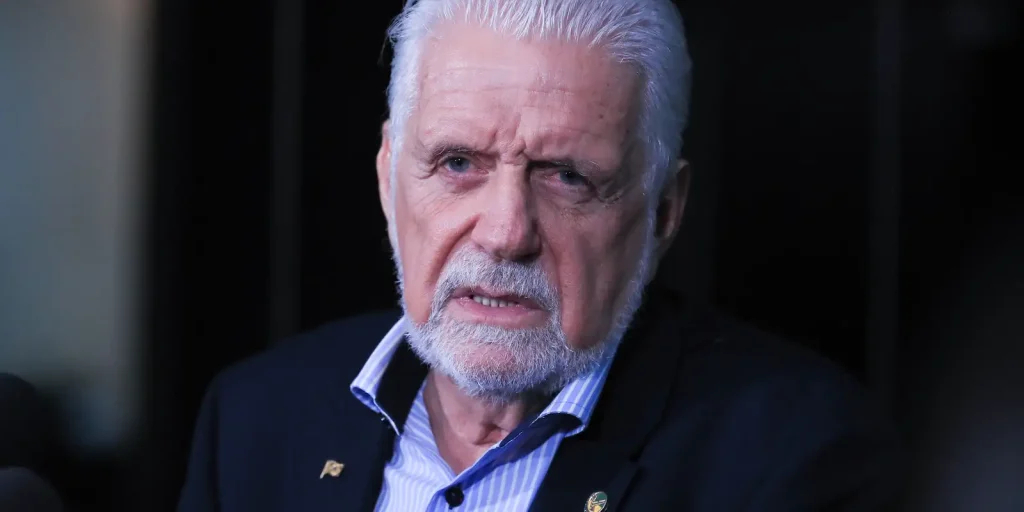 Senador Jaques Wagner anuncia saída da liderança do governo no Senado