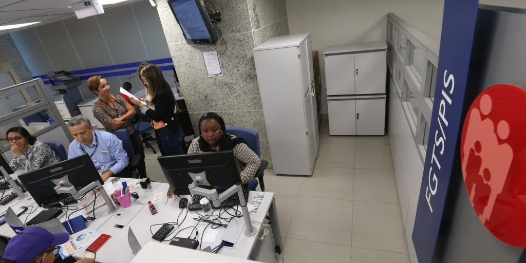 Sertanejos nascidos em julho e agosto recebem PIS/Pasep hoje