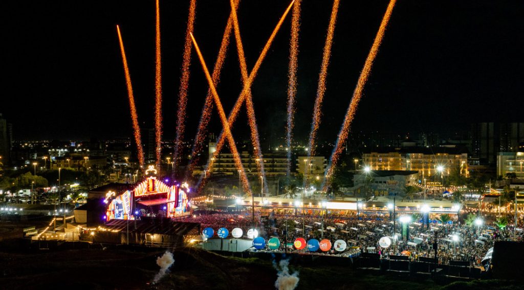 Véspera de São João agita Arraiá do Povo com show de quatro artistas