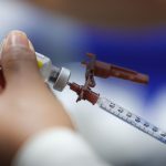 Vacina contra dengue para crianças segue disponível nos postos