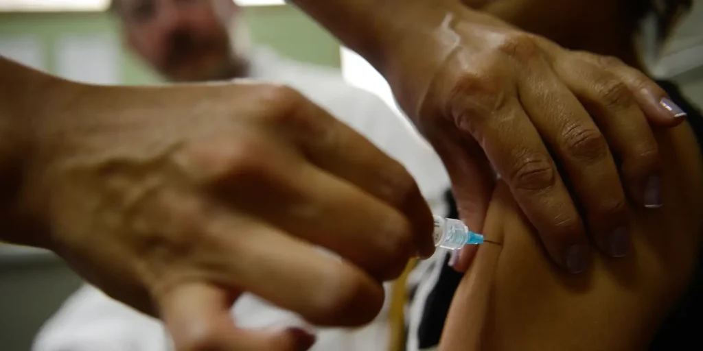 Vacinação contra HPV para adolescentes de 15 a 19 anos é prorrogada até dezembro
