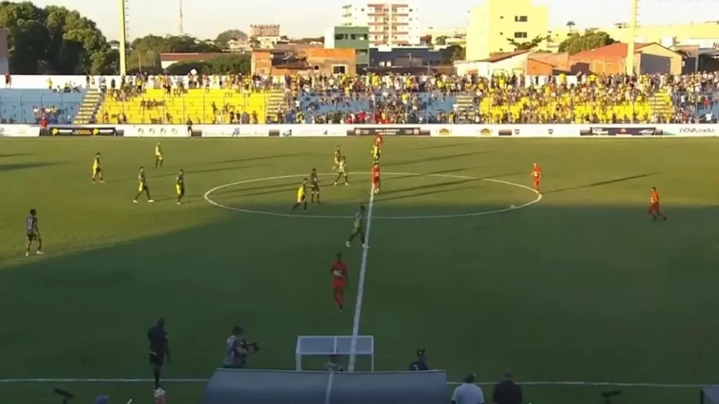 Barreiras vence SSA e Feira FC empata com Fluminense nas semifinais da Série B
