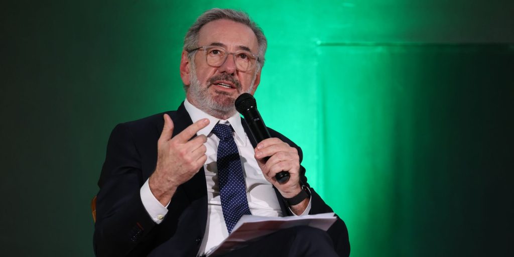 Brasil e EUA intensificam negociações para evitar tarifas sobre produtos brasileiros