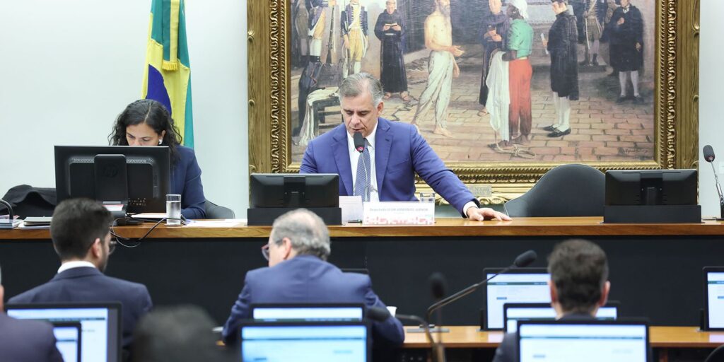 CCJ da Câmara aprova PEC que extingue aposentadoria compulsória para juízes