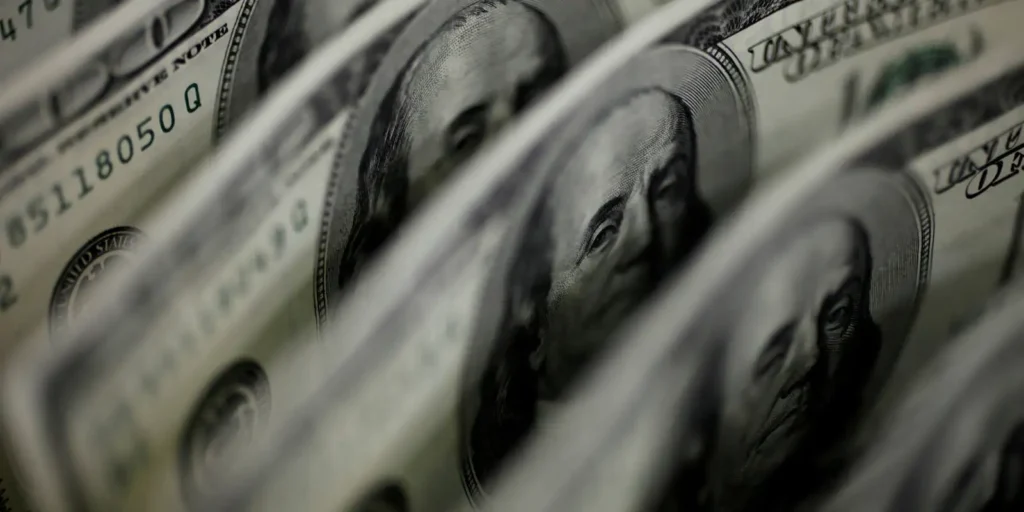 Dólar fecha em alta a R$ 5,11; Ibovespa registra leve queda nesta sexta-feira