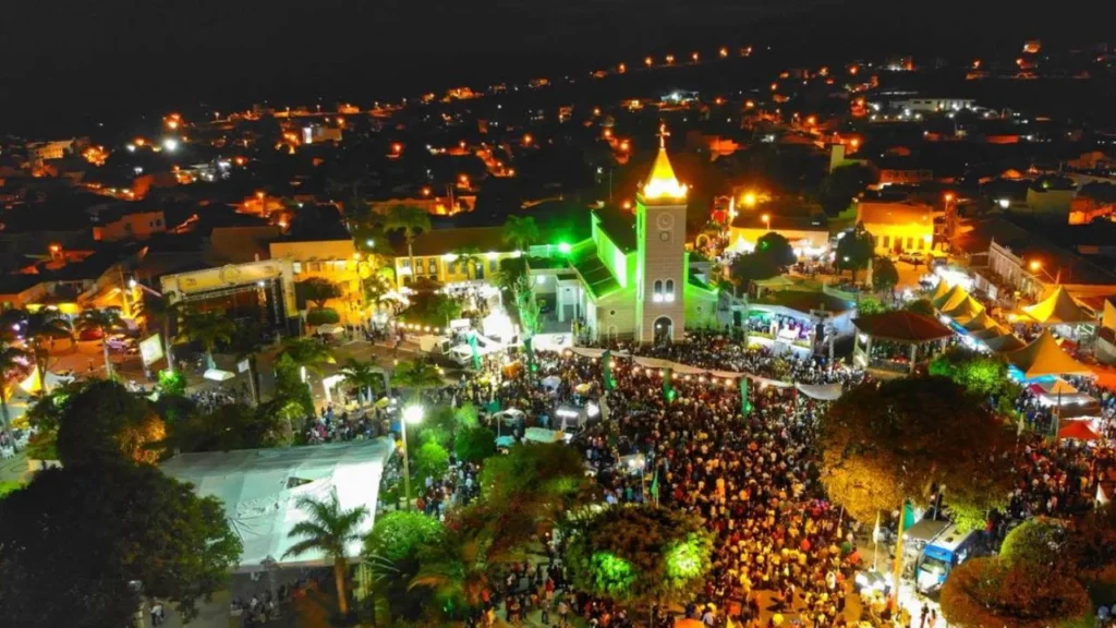 Festa de Sant’Ana 2026: Ana Carolina abre shows hoje em Caetité