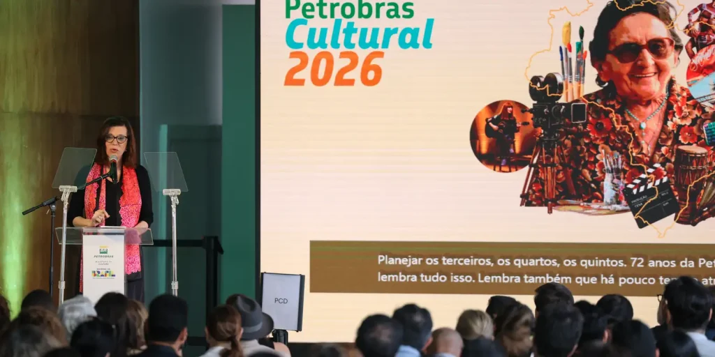 Gasolina deve seguir tendência de queda, afirma presidente da Petrobras